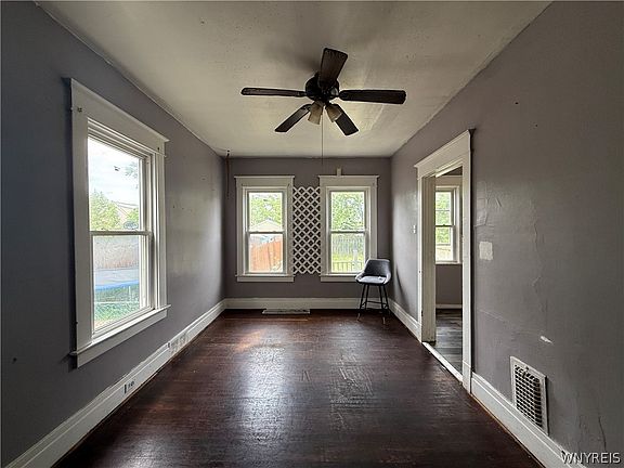 5th image of 240 Crowley Ave