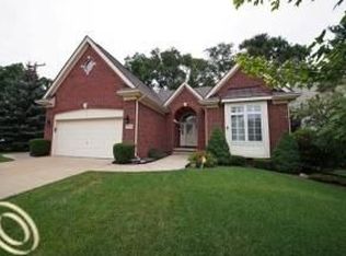 22294 Abington Dr, Farmington Hills, MI 48335