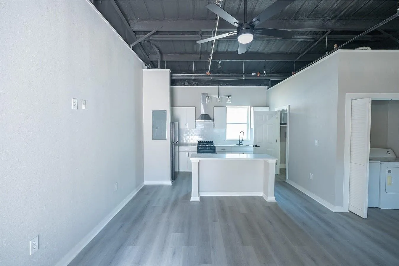 1 bed, 1.0 bath, 600 sqft, $1,250 — Photo 2
