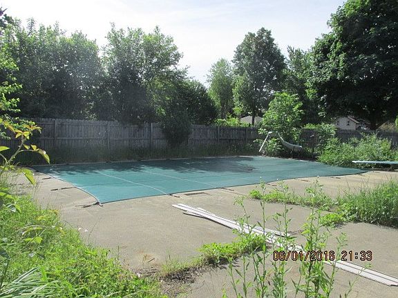 3rd image of 1223 Garden St