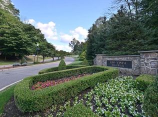 2201 Rio Vista Dr, Mahwah, NJ 07430