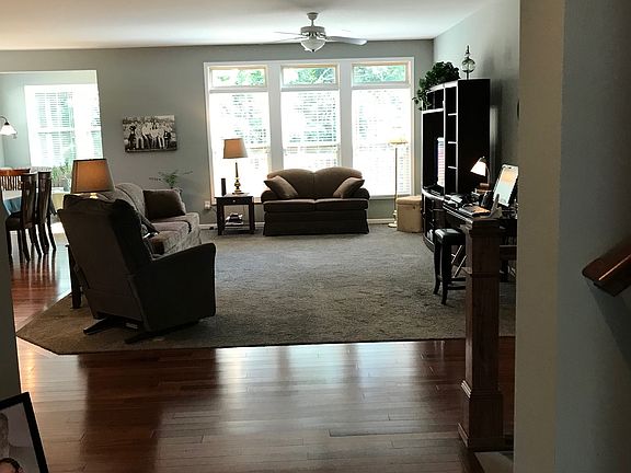 3rd image of 2621 White Pine Cir