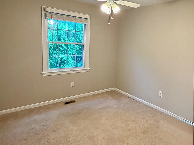 8565 Chester Grove Ct — Photo 10