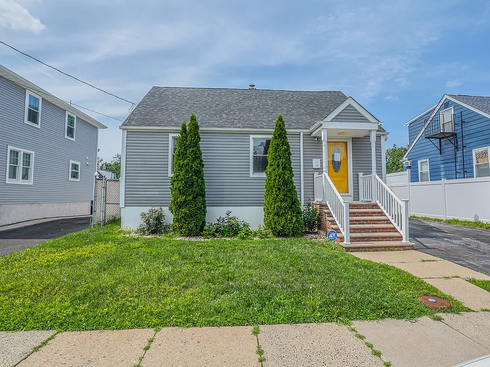 211 Bradford Ave