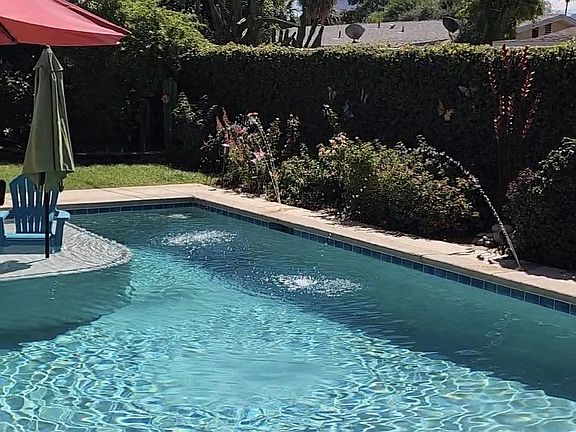 Pool with tanning shelf and water effects.