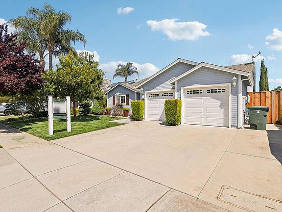 2nd image of 5482 Mesa Rd
