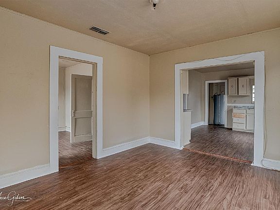 3rd image of 325 Edwards St