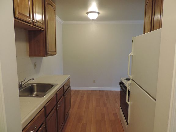 2nd image of 1207 Hopkins Ave APT 6