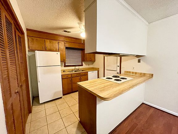 3rd image of 407 Harleston Rd