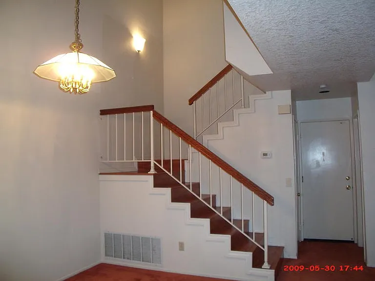 10679 Glendover Ln — Photo 5