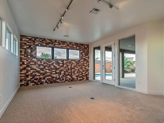 4th image of 1540 N Park Ave