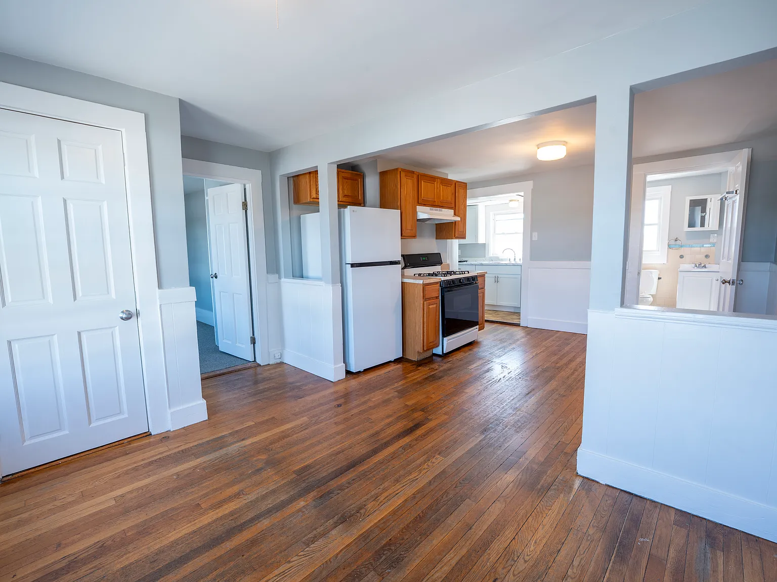 3 bed, 750 sqft, $2,500 — Photo 2