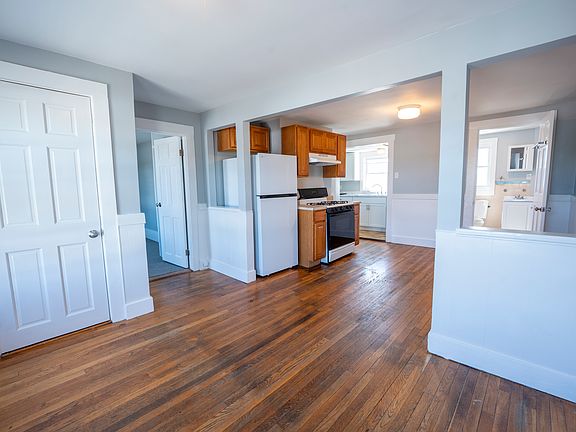 2nd image of 144 Park St #3