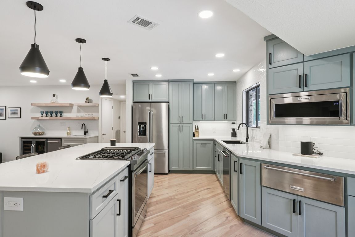 Knollwood Dr-0406-020.jpg