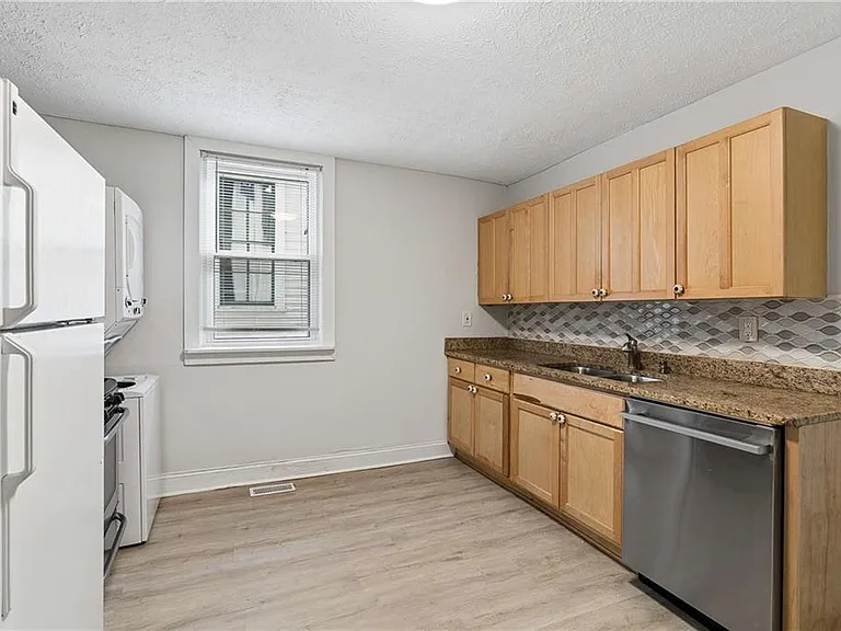 652 Bryan St SE #A — Photo 8