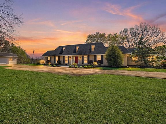 3rd image of 127 Twin Lakes Dr