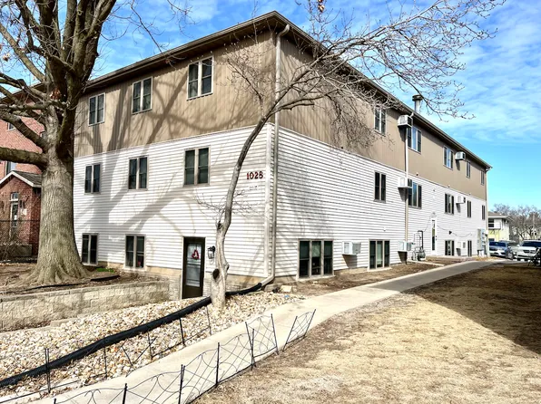 Arena Apartments III