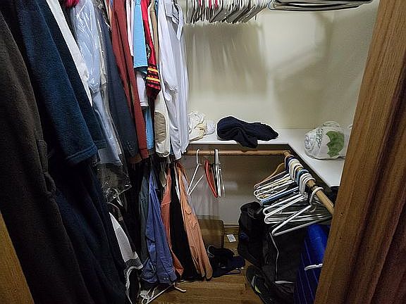 4th image of 2401 Greentree Ln