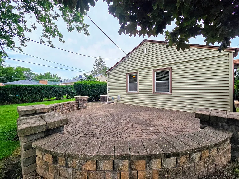 336 E Orchard St — Photo 4