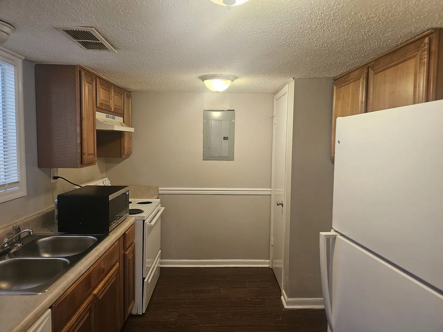 2720 Clayton Drive Northwest - A — Photo 3