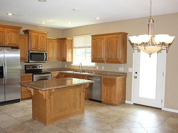4th image of 4 Twin Creek Dr