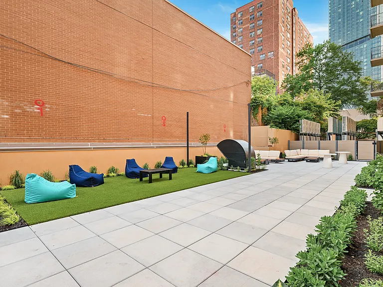 151 S Elliott Pl #8I — Photo 30