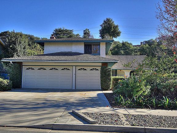 Front view w/3 car garage