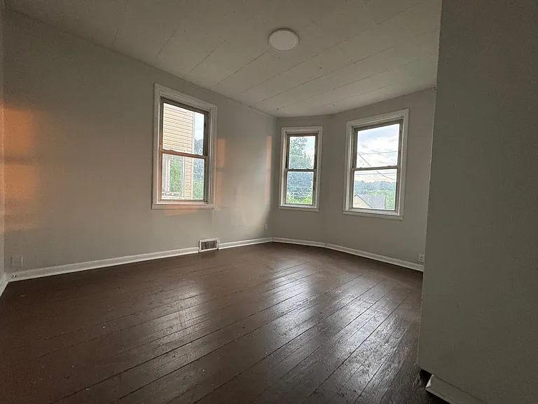 57-1A Lounsbury St #1 — Photo 7