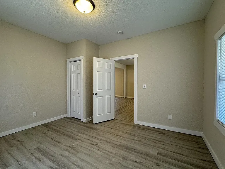 1132 W Division St #A — Photo 16