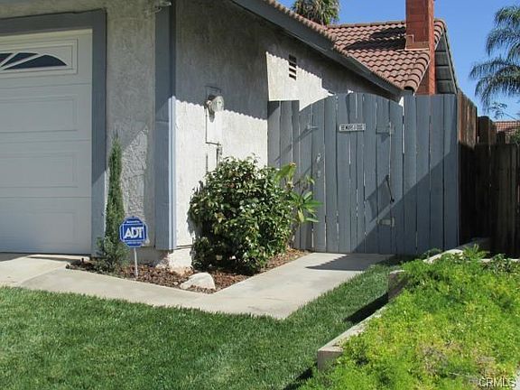 Side gate