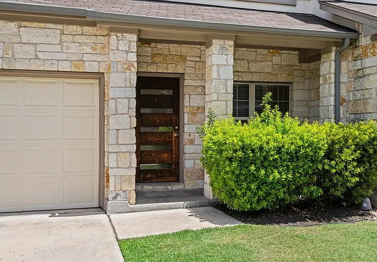 1502 Airedale Rd — Photo 2