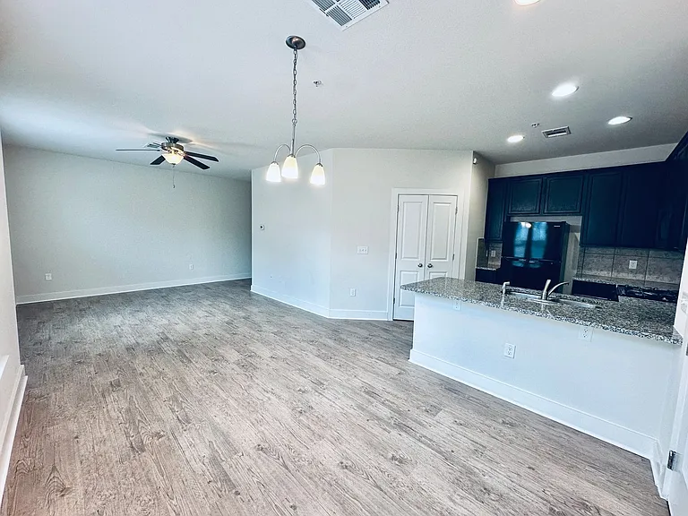 2216 Creekside Ln — Photo 15