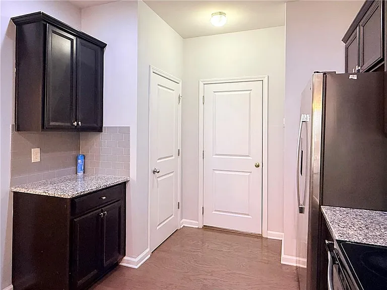 1033 Haley Woods Ln — Photo 9