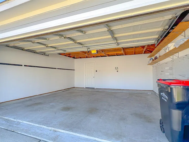 9923 Farrell Dr — Photo 38