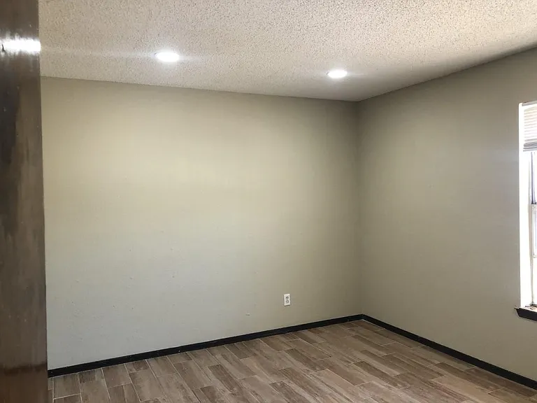 720 Espolon Dr — Photo 2