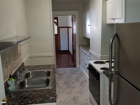 2nd image of 3634 Forest Ave #2N