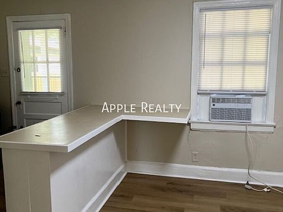 4th image of 102 W Maynard Ave #A