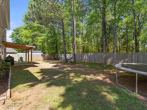 3rd image of 204 Cove Creek Dr