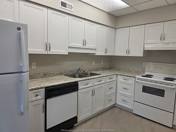2nd image of 3795 Southwinds Dr #206