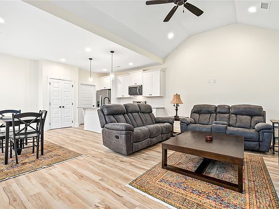 4th image of 151 Summer St