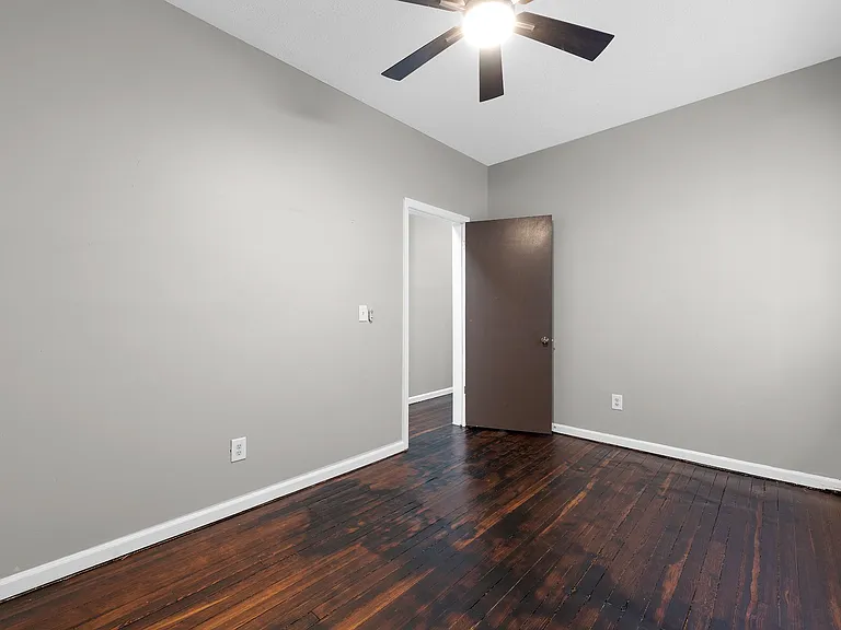 1635 Oak St #1635 — Photo 12