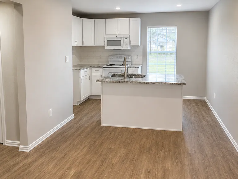 901 Bessie St — Photo 5