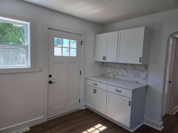 5th image of 2210 Hampton Rd
