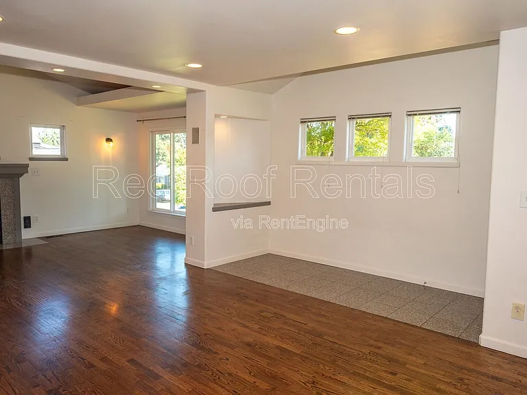 4840 N 8th St — Photo 15