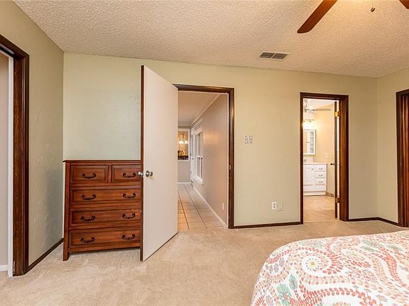 5th image of 3608 Shady Brook Dr