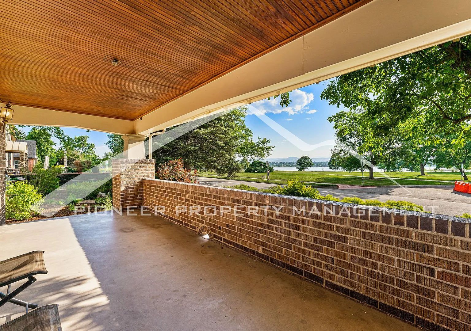 Beautiful Home with Swamp Cooler and Parking — Photo 3