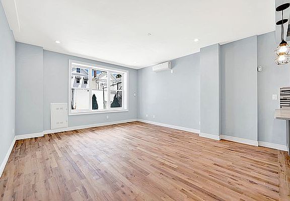 4th image of 82 Milford St #1B