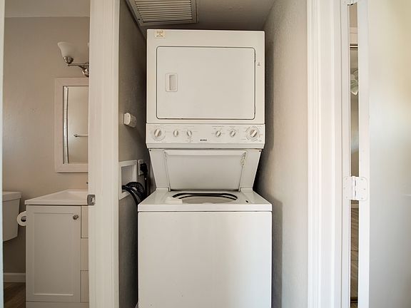 5th image of 933 S Farmer Ave APT 1