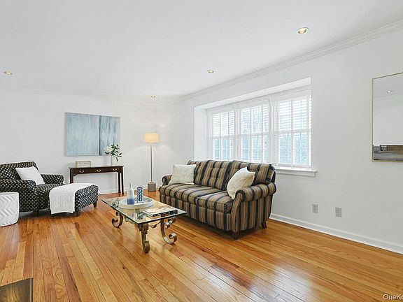 3rd image of 9 Robins Crescent #9