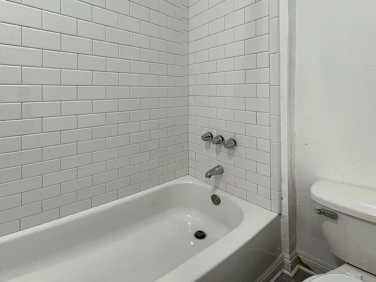 811 S Union Ave — Photo 5